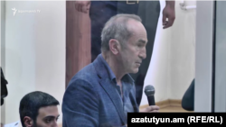 Экс-президент Армении Роберт Кочарян в суде, Ереван, 12 сентября 2019 г.