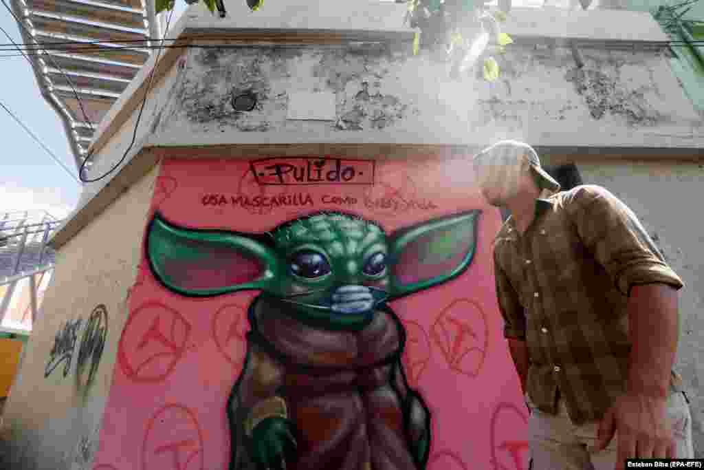 Графіті Малюка Йоди з телесеріалу &laquo;Мандалоріанець&raquo; із посланням до жителів Гватемали: &laquo;Носіть маску, як малюк Йода&raquo;