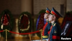 Президента Росії Володимира Путіна, як повідомлялося, на похороні не буде, через буцімто щільний графік