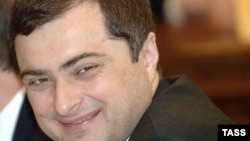 Местные журналисты два последних дня взахлеб обсуждают встречу помощника президента РФ по взаимодействию со странами СНГ, Абхазией и Южной Осетией с министрами и президентом. Якобы кремлевский гость растер в пыль местных чиновников, причем совсем не стеснялся в выражениях