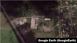 Пустий майданчик. Ймовірно після переходу міста під контроль угруповання «ДНР», власник вирішив відігнати авто подалі, якщо не втратив свого майна