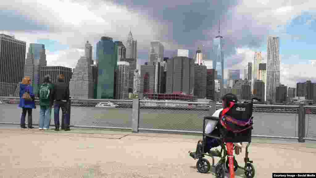 Ал айыл жеринде мектепке араба менен кыйналып жеткени, жакшы билим алгысы келгени тууралуу кыялдарын &quot;Азаттыктын&quot; кабарчысы Улан Эгизбаевге айтып берген.