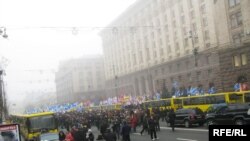 Архівна фотографія. Демонстрація лікарів та учителів у лютому у Києві.