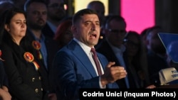 Liderul de extremă dreaptă al AUR, George Simion, a susținut în primă fază, la momentul închiderii urnelor și a prezentării exit-poll-urilor, că el a câștigat alegerile. Ulterior, când numărătoarea oficială a devenit imposibil de contestat, s-a recunoscut înfrânt. 