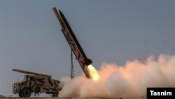 پرتاب موشک در یکی از رزمایش‌های سپاه در اسفند ۹۵