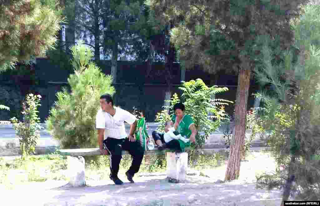 Çagasyny barlatmak üçin gelen türkmenistanlylar