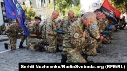 Біля Стіни пам’яті полеглих за Україну. Київ, 24 серпня 2019 року