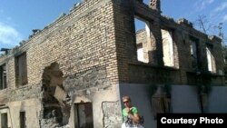 Здание больницы, как и многие другие строения в городе, в августе 2008 года почти полностью сгорело