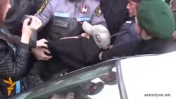 Բողոքի ակցիա ՌԴ դեսպանատան առջեւ. 3 մասնակից բերման են ենթարկվել