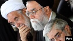 میر حسین موسوی (راست) همراه با مهدی کروبی (چپ)