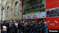 Обыски в офисе «Учредительного парламента» в Ереване