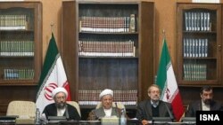 اکبر هاشمی رفسنجانی (مرکز تصویر) در یکی از جلسات مجمع تشخیص مصلحت نظام