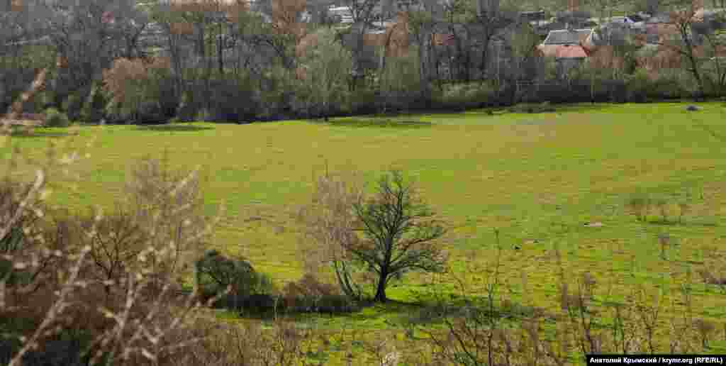 Topoli köyü yanında Alma vadiysi