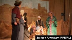 Бакен Кыдыкеева атындагы жаштар театрынын актерлору.