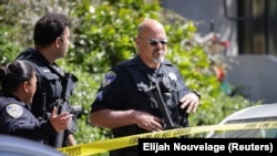 Iамеркерчу Сан-Бруно гIалан полицино гоне лаьцнера YouTube-ан офис.