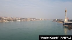 Сырдария өзені. Худжанд, Тәжікстан.