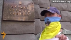 Активісти проти «зрадників у погонах»