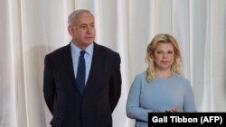 سارا نتانیاهو و همسرش بنیامین نتانیاهو با پرونده‌های مختلف قضایی دست به گریبان هستند. 