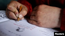 Специалист по вопросам образования Тамар Мосиашвили считает, что начинать решать проблему необходимо с периферии