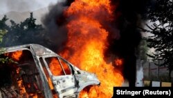 2019-жылдын 8-августу. Мурдагы президент Алмазбек Атамбаевдин Чүйдүн Кой-Таш айылындагы үйүнүн жанынан тартылган сүрөт.