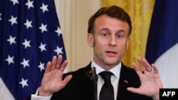 Ֆրանսիայի նախագահ Էմանյուել Մակրոնը ԱՄՆ առաջնորդի հետ ասուլիսին, Վաշինգտոն, 24-ը փետրվարի, 2025թ.