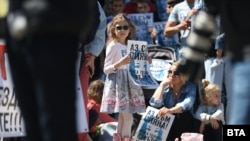 Хиляди хора се събраха в София в памет на загиналата в катастрофа Сияна