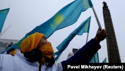 У монумента Независимости 16 декабря 2020 года.