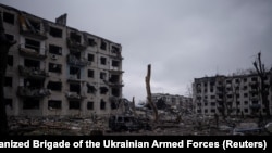 Руины жилых домов, поврежденных российскими обстрелами в прифронтовом городе Константиновка. Донецкая область, Украина, 12 ноября 2025 года