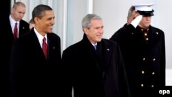 США - Новобраний президент Барак Обама та Джордж Буш вирушають з Білого дому на президентську Церемонію інавгурації, яка має відбудетися на Капітолійскій площі у Вашингтоні, Округ Колумбія, 20 січня 2009 р.