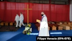 Кількість смертей від коронавірусу продовжує зростати