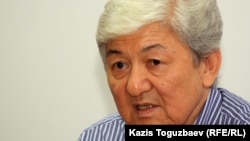 Оппозиционный политик Толеген Жукеев выступает на пресс-конференции. Алматы, 13 июля 2012 года.  