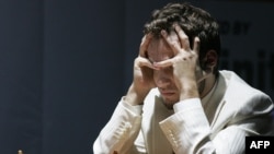 Левон Аронян во время шахматной партии (архив)