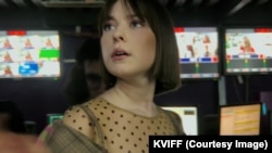 Ксения Миронова в фильме "Мои нежелательные друзья"