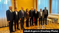 Крымская дэлегацыя ў Менску на сустрэчы з расейскім амбасадарам Барысам Грызловым. 24 верасьня 2025 