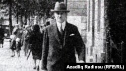 Rəsulzadə Parisdə, 1930-cu illər