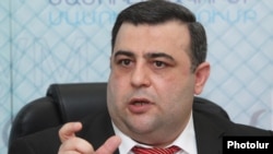 Անձնագրերի եւ վիզաների վարչության պետ Հովհաննես Քոչարյան