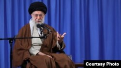 رهبر جمهوری اسلامی، آمریکا را متهم کرد که به گفته او خراب کردن نتیجه مذاکرات هسته‌ای تلاش می‌کند. 