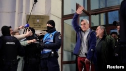 Келін Джорджеску біля офісу прокурора в Бухаресті, Румунія, 26 лютого 2025 року