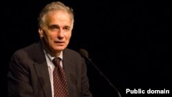 رالف نیدر می گوید: «نارضايتی، مادر پيشرفت است و در اين پس زمينه من تصميم گرفتم وارد رقابت انتخابات شوم.»