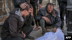 Պաղեստինցիները սգում են հարազատների մահը, Գազա ավան, 29 փետրվարի, 2024թ.