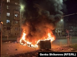 Zapaljeni kontejneri na Dondukovom bulevaru.