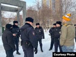 Поліція проти учасників акції пам'яті Навального. Новосибірськ, Росія