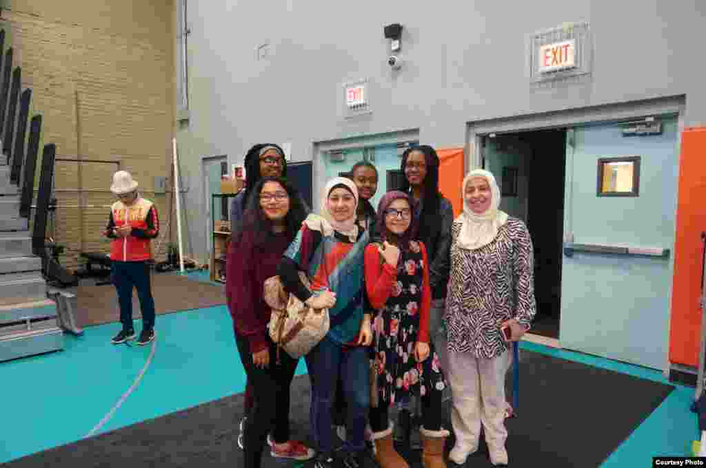 Чикагодогу (АКШ) кыргыздар уюштурган Нооруз майрамына келген ар улуттун өкүлдөрү.