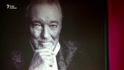 Сотні тисяч людей прийшли попрощатися з Карелом Ґоттом – відео