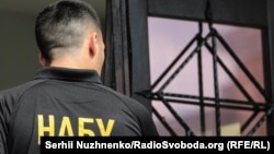 У НАБУ офіційно не вказали прізвища ексдепутата, якому оголосили підозру у справі махінацій із житлом Нацгвардії 