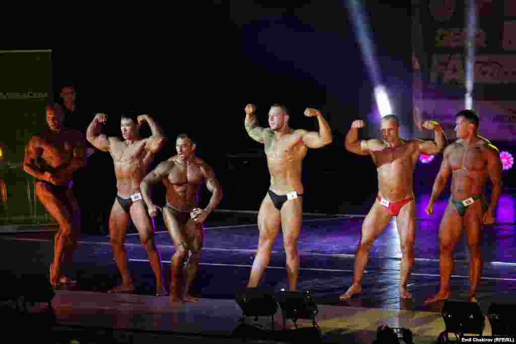 90 килограмм салмакка чейинкилер. Бодибилдинг жана фитнес боюнча Кыргызстандын ачык чемпиондугу жана биринчи Борбор Азия чемпиондугу 2016-жылы май айында боло турган Азия чемпиондугуна тандоо баскычы болду.