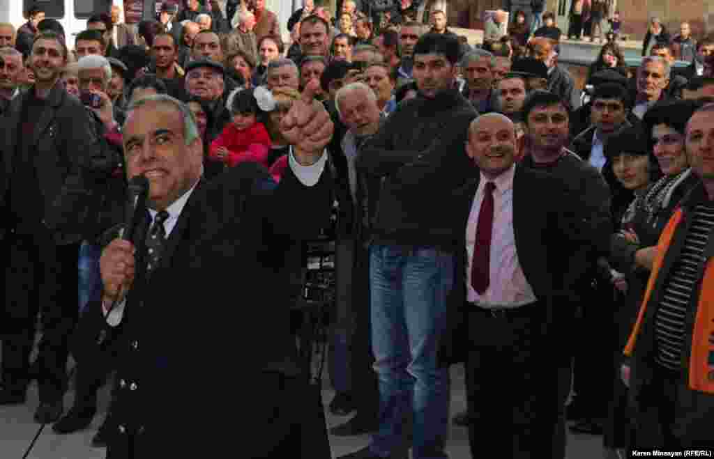 Armenia -- Opposition leader Raffi Hovhannisian holds meetings with supporters in regional towns, 26Feb2013