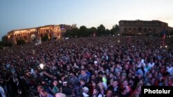 Митинг сторонников Никола Пашиняна на площади Республики (архив)