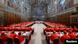 День, що завершився чорним димом: перший конклав із обрання нового папи Римського (фотогалерея)