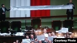 Сейм Польщі вночі 17 грудня 2016 року